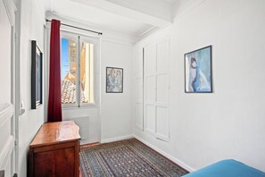 1 bedroom, bed sheets