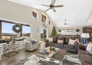 Condo, Multiple Beds, Hot Tub, Mountain View (On The Rocks) | Living area