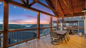 تناول الطعام بالخارج