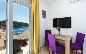 Dining - Cozy apartment in Milna with house sea view (Milna)