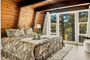 3 bedrooms, travel cot, free WiFi, bed sheets