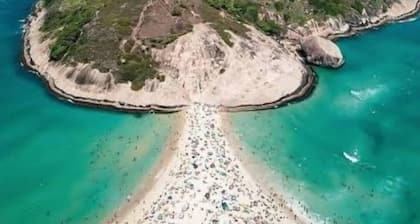 Apartment with large outdoor area to gather friends and family, close to the beach