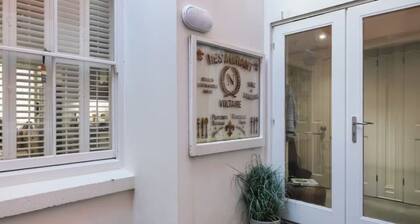 Spacious Luxury Seaside Apartment -Aberdovey - Pet Friendly- Free Parking Permit