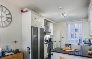 Microonde, forno, piano cottura, lavastoviglie