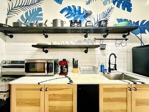 Frigorífic, microones, forn i placa de cuina 