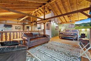 Smart-TV, Kamin, Videospiele, Tischtennisplatte
