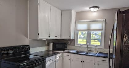 3-bedroom house in charming Riverdale with WiFi, AC. Book now