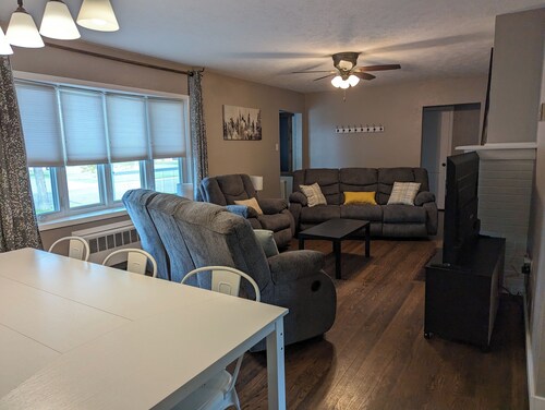 3-bedroom house in charming Riverdale with WiFi, AC. Book now