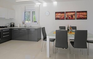 Dining - Gorgeous home in Rebici (Rebici)
