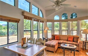 Room, 1 Bedroom | Living area | 33-inch TV with cable channels