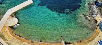 4 LEMONS LUXURY STUDIO 01