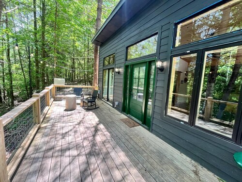 A Cozy Retreat in the Woods