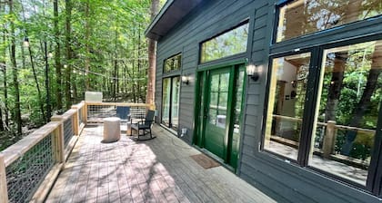 A Cozy Retreat in the Woods