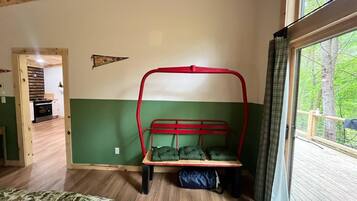 1 bedroom, desk, free WiFi, bed sheets