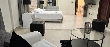 4 chambres, fer et planche à repasser, Wi-Fi, draps fournis