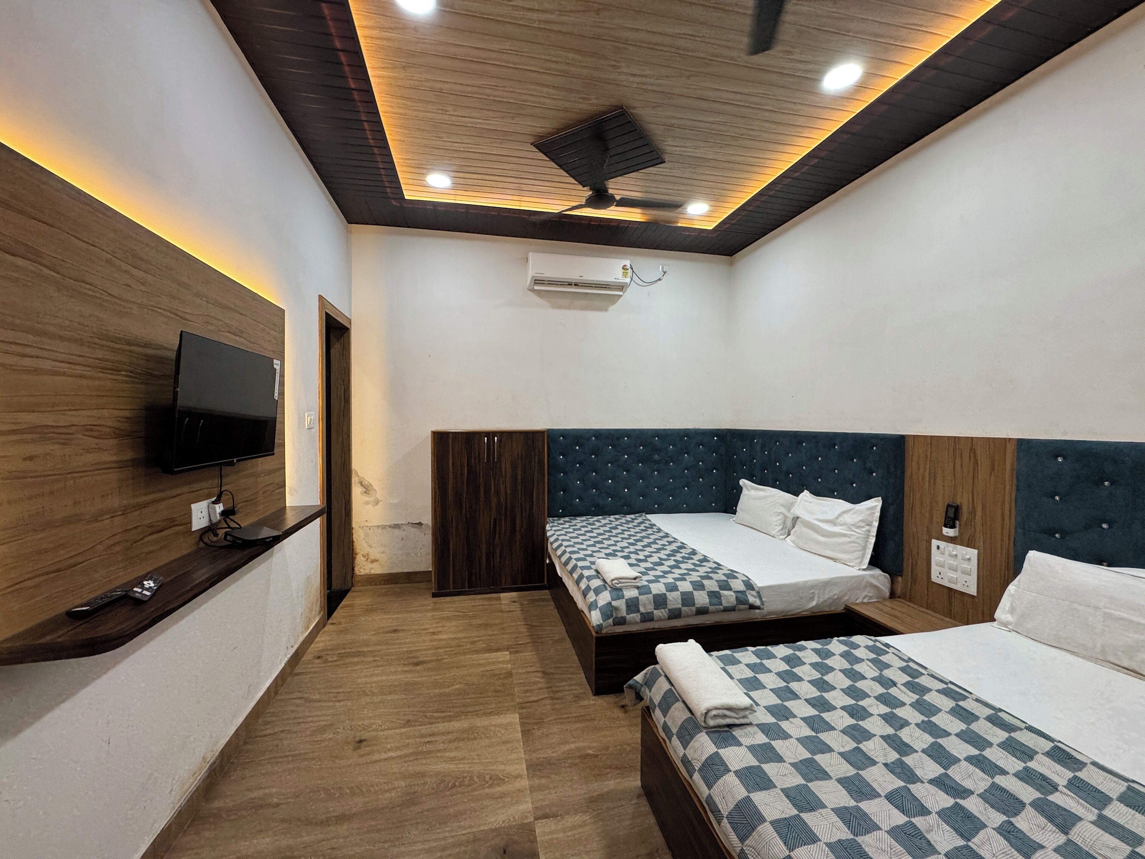 Familierom | Skrivebord for bærbar PC og wi-fi (inkludert)