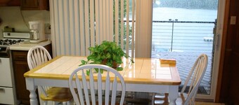 Bring the Family and the pups ! Private Lakeside Home w/WIFI