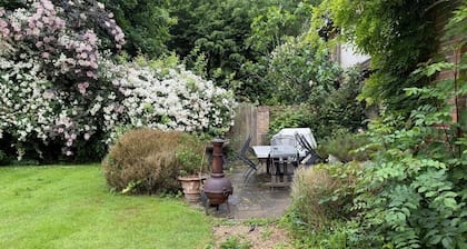 Charming 8-Bedroom Retreat in Rural Kent Village