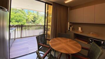 Studio Basic | Interior