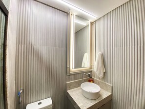 Basic Studio | Bathroom