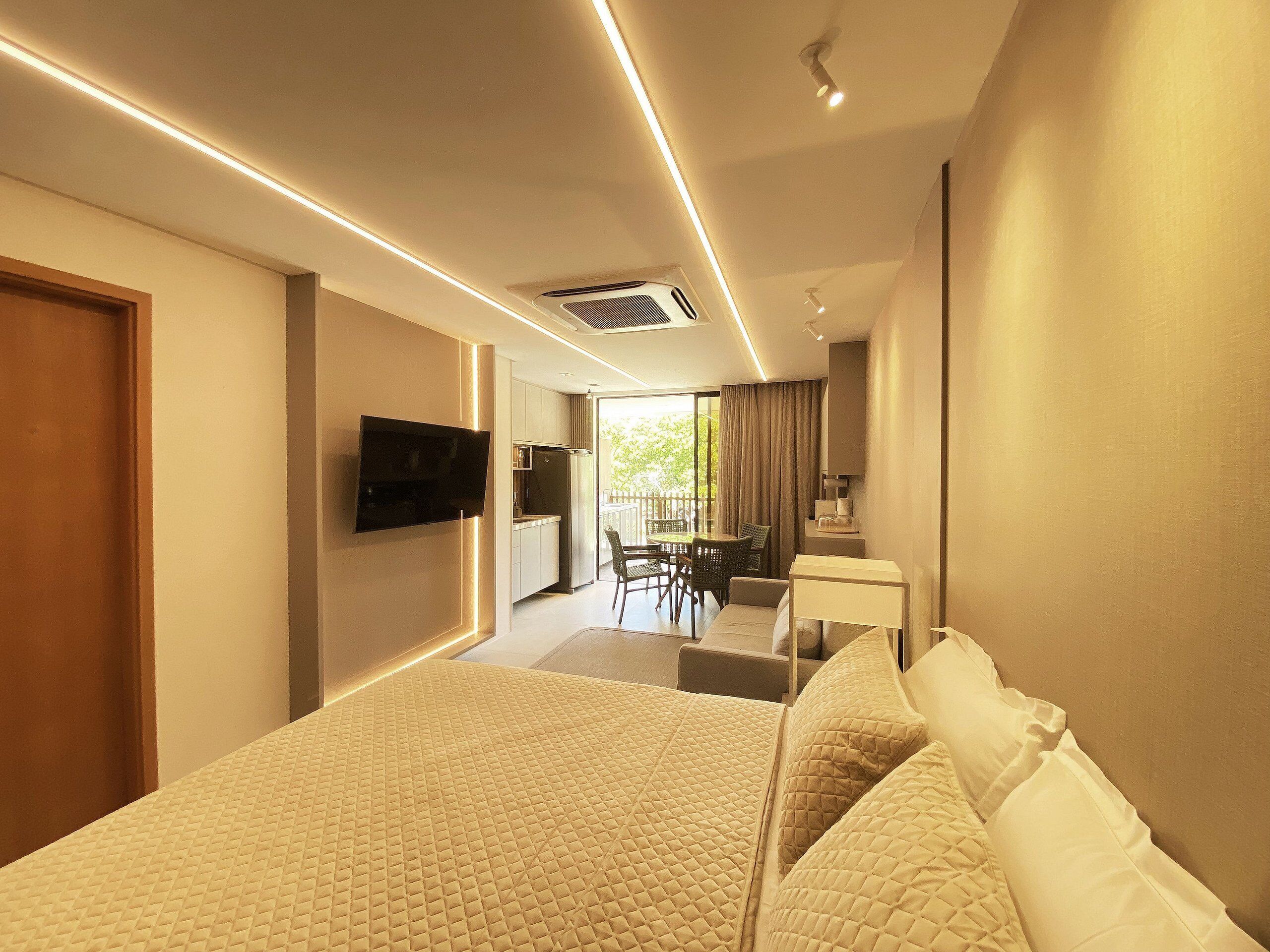 Basic Studio | Living area | Flat-screen TV