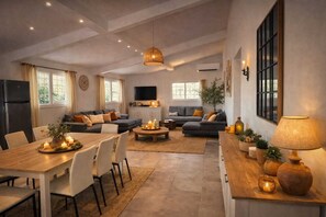 TV, table football - "Roccapina - Exceptional villa in Sartène (Sartène)