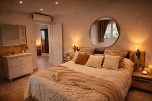 5 bedrooms, in-room safe, iron/ironing board, bed sheets - "Roccapina - Exceptional villa in Sartène (Sartène)