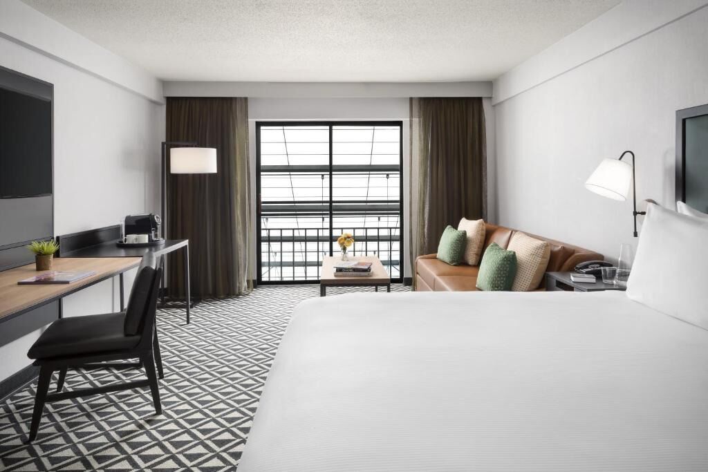 King Room At Arcadian Hotel! Close To The Museum Of Fine Arts, Boston - Brookline, MA
