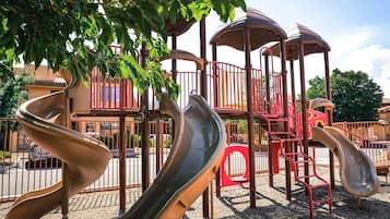 Children’s play area – outdoor