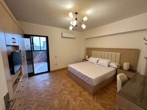 2 bedrooms, iron/ironing board, WiFi, bed sheets - Nile view apartment El Dokki (Giza Governorate)