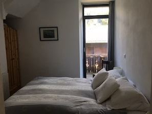 2 Schlafzimmer, BĂŒgeleisen/BĂŒgelbrett, WLAN, BettwĂ€sche