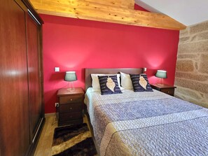 3 bedrooms, iron/ironing board, bed sheets - Casa do Carvalhal | Ermida | Peneda-Gerês National Park (Ponte da Barca)