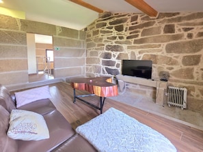 Télévision, cheminée