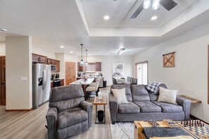 Smart-TV, peis og bøker