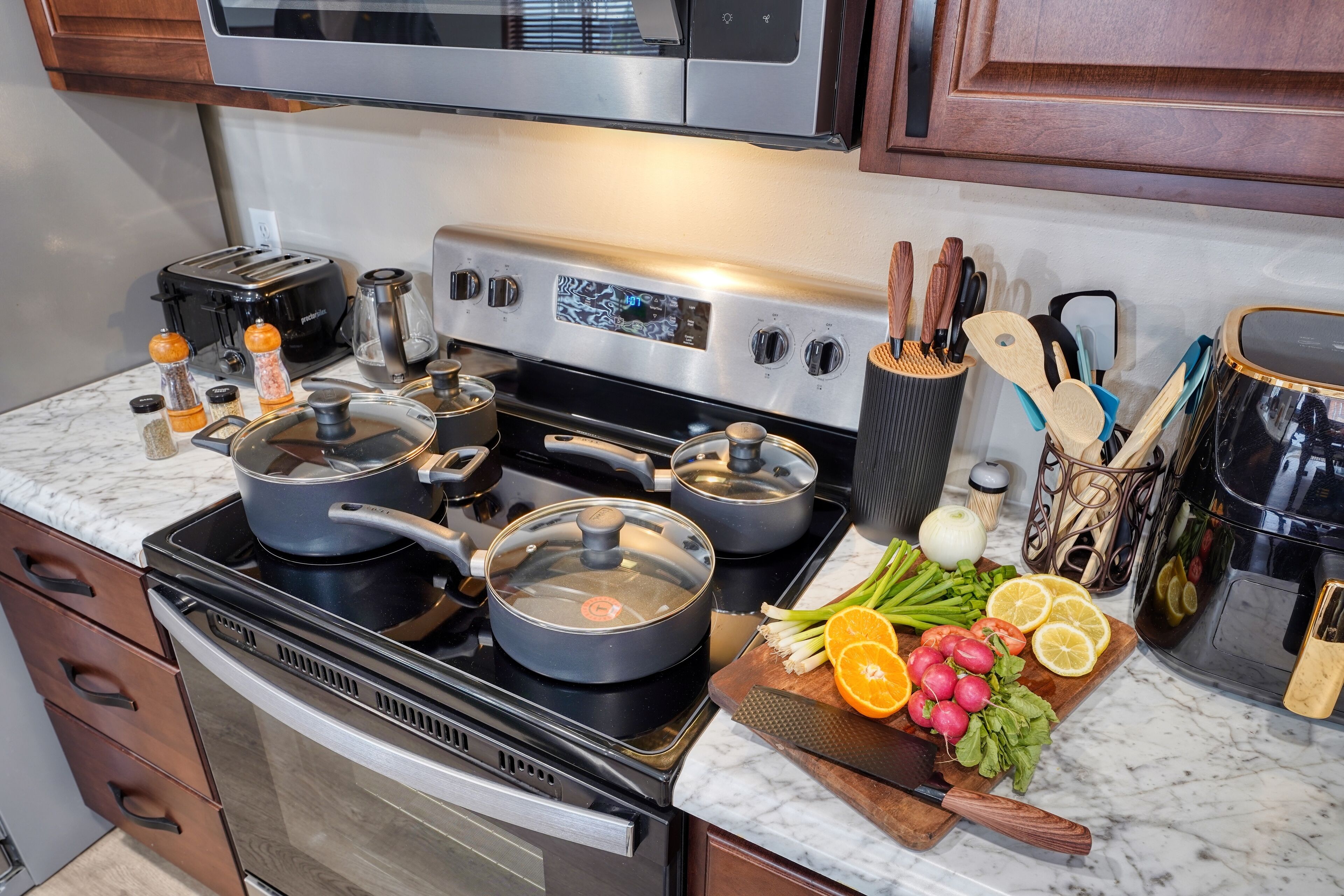 Fridge, microwave, oven, stovetop