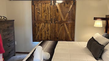 2 bedrooms, desk, iron/ironing board, travel cot