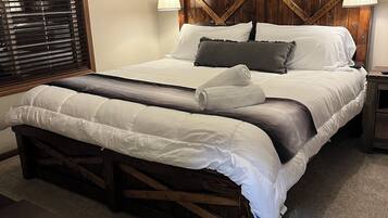 2 bedrooms, desk, iron/ironing board, travel cot