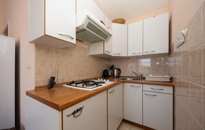 Fridge, dishwasher, coffee/tea maker