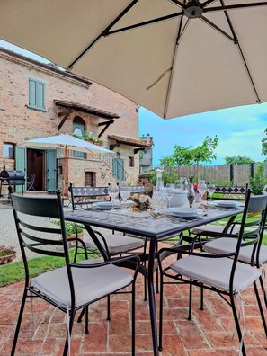 Outdoor dining - Holiday Home Croce with spa (Croce)