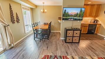 Kondominium, Beberapa Tempat Tidur (Abbot House - Unit 10) | Tempat makan