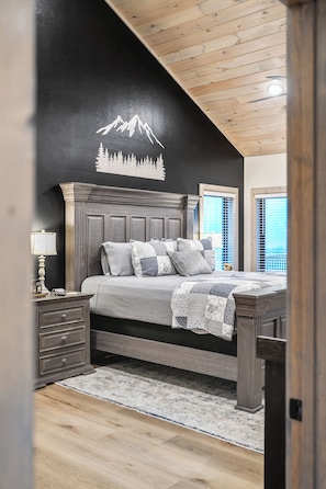 3 عدّة غرف نوم ومكواة/لوح كي وواي فاي وملاءات أسرّة