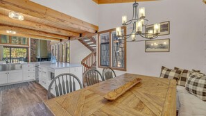 コンドミニアム ベッド (複数台) (Wildflower - Unit 40) | レストラン