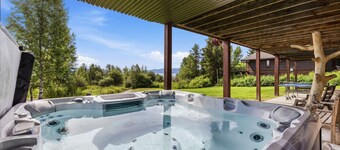 Lakefront Luxury w/ Hot Tub & Private Dock