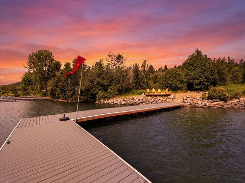 Lakefront Luxury w/ Hot Tub & Private Dock