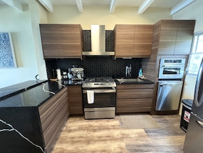 Micro-ondes, four, plaque de cuisson, lave-vaisselle