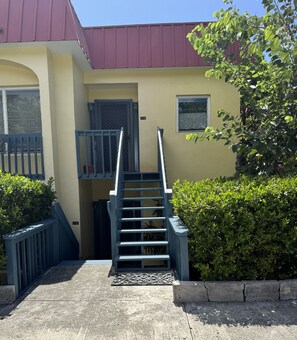 تفاصيل الفندق من الخارج