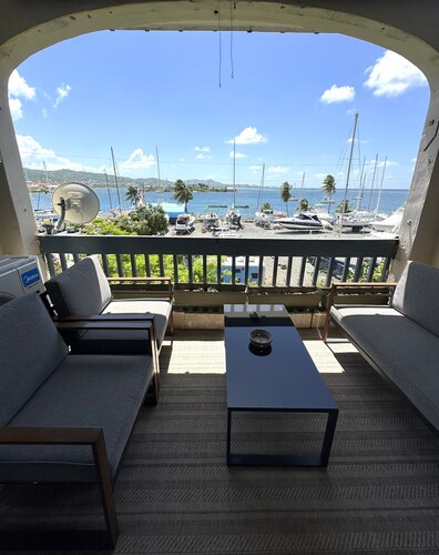 Modern 2-bedroom condo in wonderful Ft. Augusta with AC, WiFi