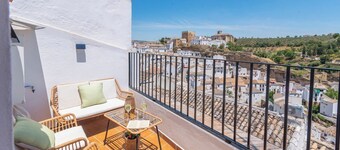 Casa Rural Abril Setenil de las Bodegas by Ruralidays