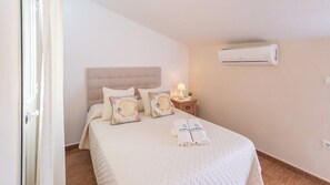 2 bedrooms, iron/ironing board, WiFi - Casa Rural Abril Setenil de las Bodegas by Ruralidays (Cádiz)