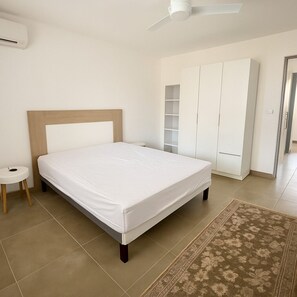 2 bedrooms, bed sheets